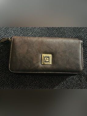 Stone Mountain Brown Zip Around Wallet Wristlet